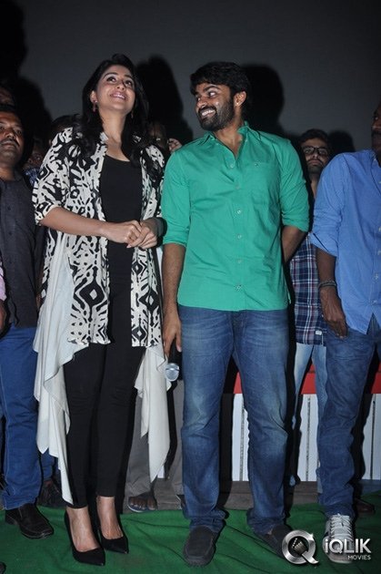 Pilla-Nuvvu-Leni-Jeevitham-Movie-Team-Visits-Viswanath-Theatre